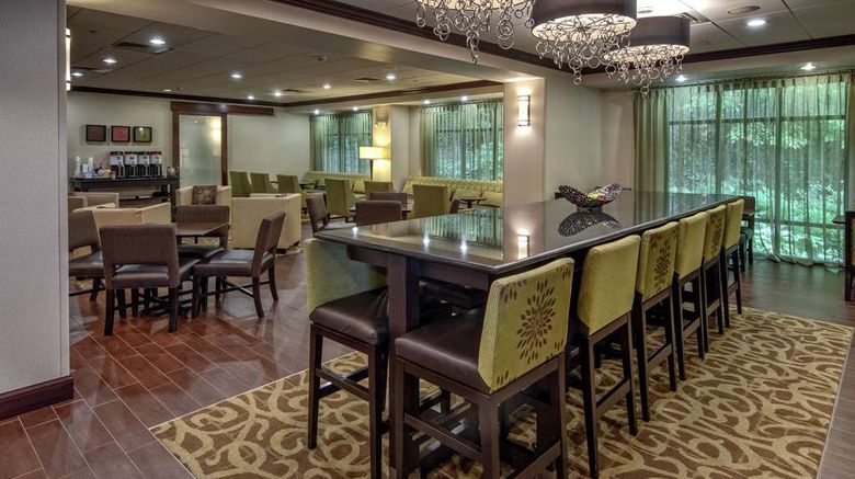 <b>Hampton Inn Cambridge Lobby</b>. Images powered by <a href="https://iceportal.shijigroup.com/" title="IcePortal" target="_blank">IcePortal</a>.