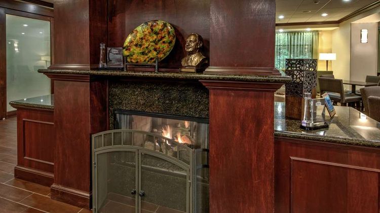 Hampton Inn Cambridge Lobby