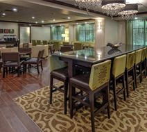 Hampton Inn Cambridge Lobby