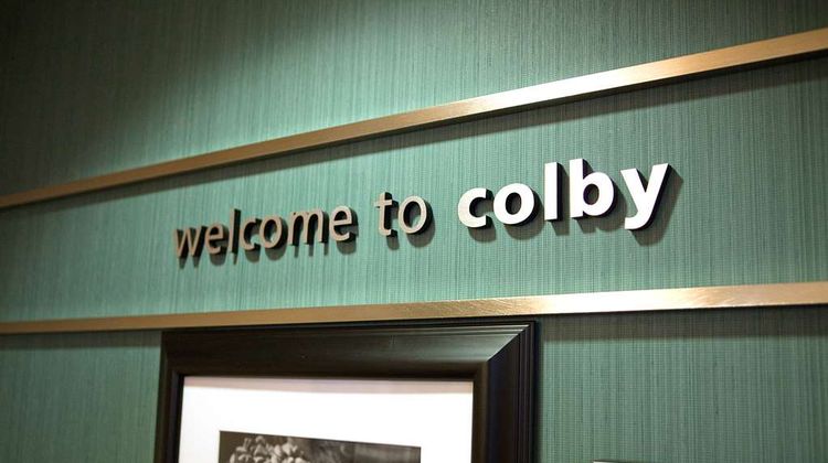 Hampton Inn Colby Lobby