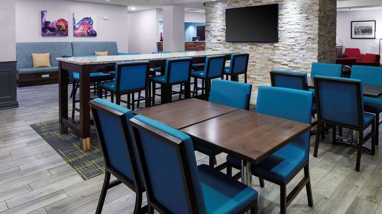 <b>Hampton Inn Concord/Bow Restaurant</b>. Images powered by <a href="https://iceportal.shijigroup.com/" title="IcePortal" target="_blank">IcePortal</a>.