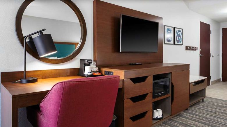 <b>Hampton Inn Concord/Bow Room</b>. Images powered by <a href="https://iceportal.shijigroup.com/" title="IcePortal" target="_blank">IcePortal</a>.