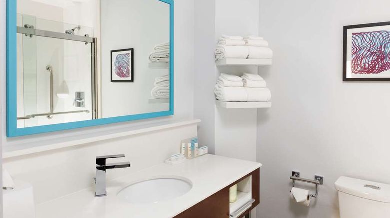 <b>Hampton Inn Concord/Bow Room</b>. Images powered by <a href="https://iceportal.shijigroup.com/" title="IcePortal" target="_blank">IcePortal</a>.