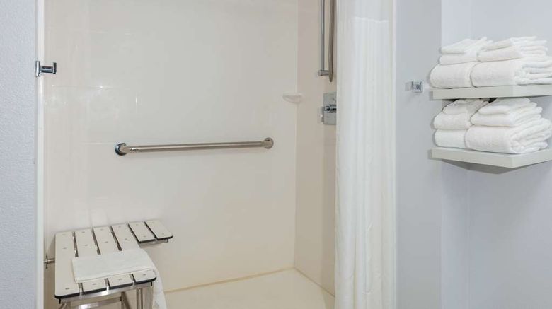 <b>Hampton Inn Concord/Bow Room</b>. Images powered by <a href="https://iceportal.shijigroup.com/" title="IcePortal" target="_blank">IcePortal</a>.