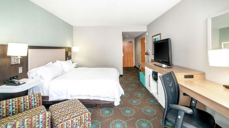 <b>Hampton Inn & Suites Room</b>. Images powered by <a href="https://iceportal.shijigroup.com/" title="IcePortal" target="_blank">IcePortal</a>.