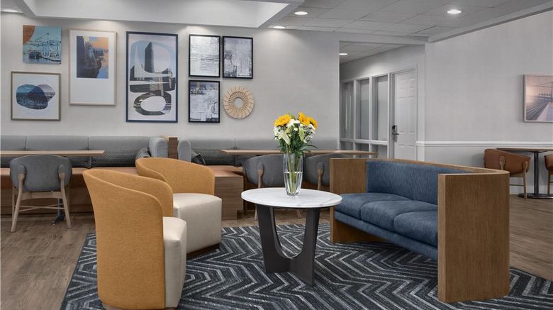 <b>Homewood Suites Newark Cranford Lobby</b>. Images powered by <a href="https://iceportal.shijigroup.com/" title="IcePortal" target="_blank">IcePortal</a>.