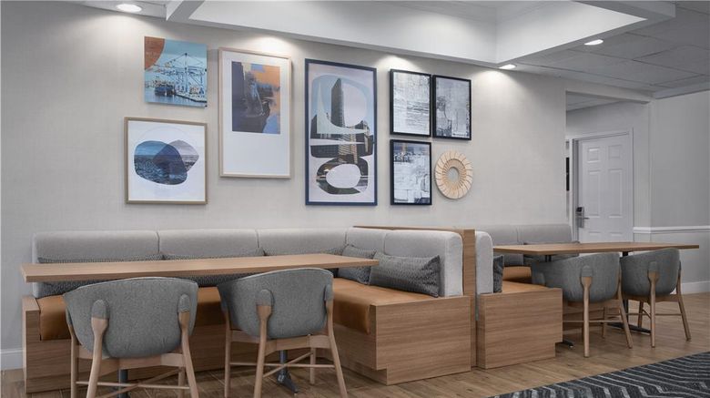 <b>Homewood Suites Newark Cranford Lobby</b>. Images powered by <a href="https://iceportal.shijigroup.com/" title="IcePortal" target="_blank">IcePortal</a>.