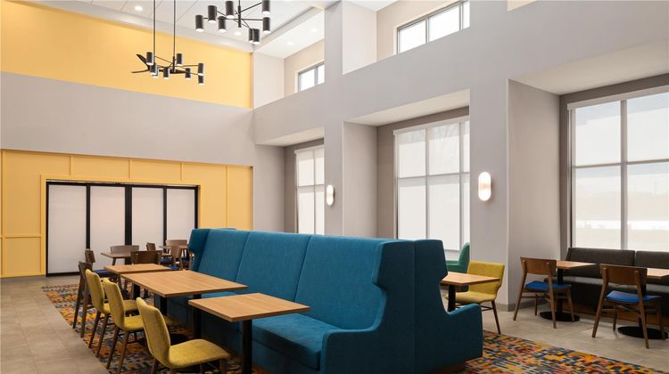 Hampton Inn & Suites Chadds Ford Lobby