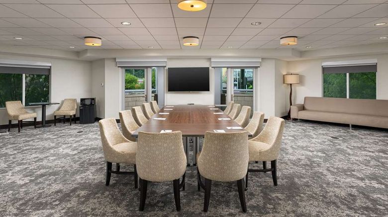 <b>Hampton Inn & Suites Dtwn Chattanooga Meeting</b>. Images powered by <a href="https://iceportal.shijigroup.com/" title="IcePortal" target="_blank">IcePortal</a>.