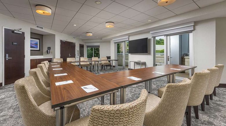 <b>Hampton Inn & Suites Dtwn Chattanooga Meeting</b>. Images powered by <a href="https://iceportal.shijigroup.com/" title="IcePortal" target="_blank">IcePortal</a>.