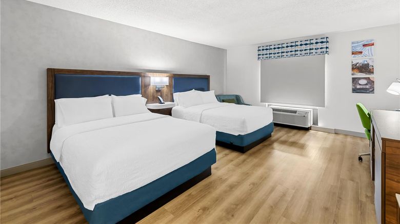 <b>Hampton Inn Chattanooga-North Room</b>. Images powered by <a href="https://iceportal.shijigroup.com/" title="IcePortal" target="_blank">IcePortal</a>.