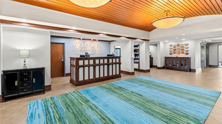 <b>Hampton Inn Chattanooga-North Lobby</b>. Images powered by <a href="https://iceportal.shijigroup.com/" title="IcePortal" target="_blank">IcePortal</a>.