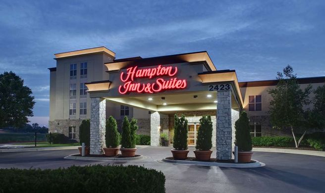 Hampton Inn & Suites Aurora Exterior