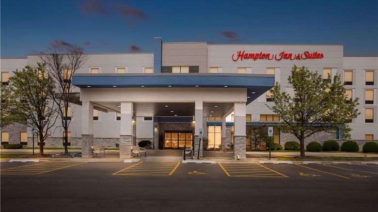 <b>Hampton Inn & Suites Bolingbrook Exterior</b>. Images powered by <a href="https://iceportal.shijigroup.com/" title="IcePortal" target="_blank">IcePortal</a>.