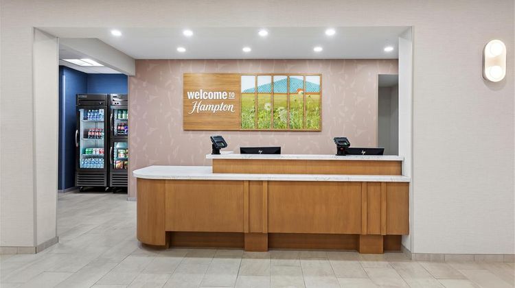 Hampton Inn & Suites Bolingbrook Lobby