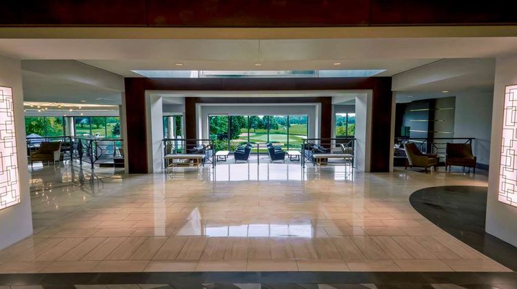 Hilton Chicago/Oak Brook Hills Resort Lobby