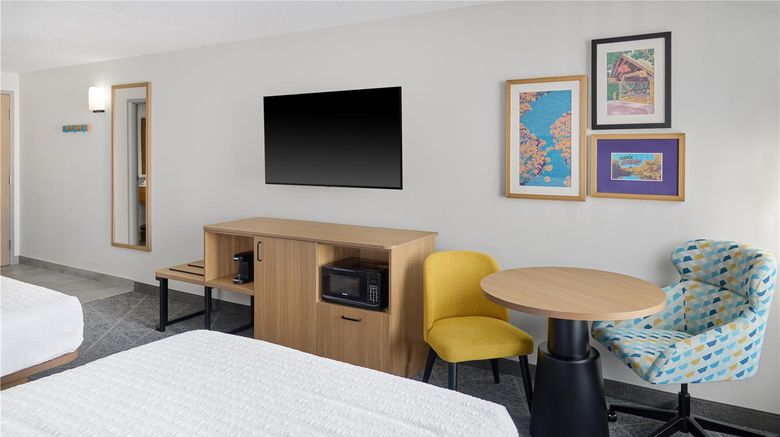 <b>Hampton Inn Chicago-Carol Stream Room</b>. Images powered by <a href="https://iceportal.shijigroup.com/" title="IcePortal" target="_blank">IcePortal</a>.