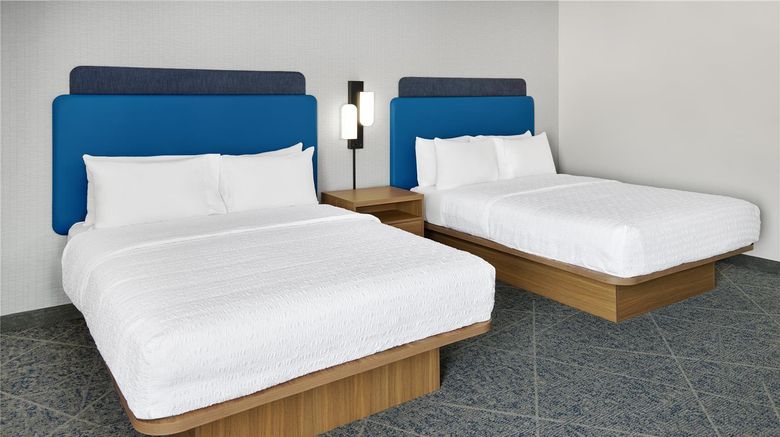 <b>Hampton Inn Chicago-Carol Stream Room</b>. Images powered by <a href="https://iceportal.shijigroup.com/" title="IcePortal" target="_blank">IcePortal</a>.