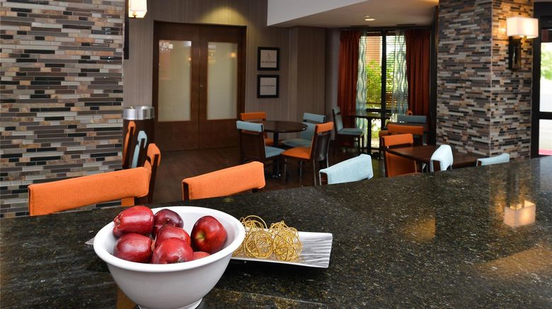 <b>Hampton Inn Chicago-Carol Stream Lobby</b>. Images powered by <a href="https://iceportal.shijigroup.com/" title="IcePortal" target="_blank">IcePortal</a>.