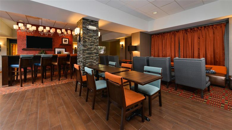<b>Hampton Inn Chicago-Carol Stream Lobby</b>. Images powered by <a href="https://iceportal.shijigroup.com/" title="IcePortal" target="_blank">IcePortal</a>.