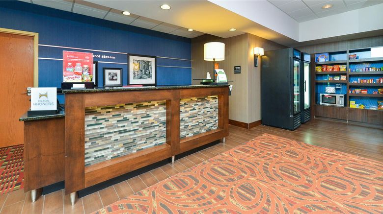 <b>Hampton Inn Chicago-Carol Stream Lobby</b>. Images powered by <a href="https://iceportal.shijigroup.com/" title="IcePortal" target="_blank">IcePortal</a>.