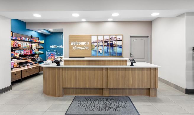 Hampton Inn & Stes Deer Park Lobby