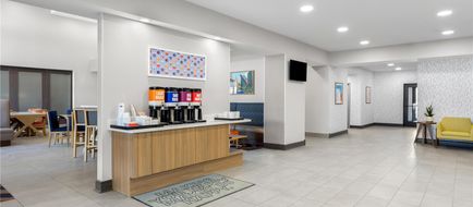 Hampton Inn & Stes Deer Park Lobby
