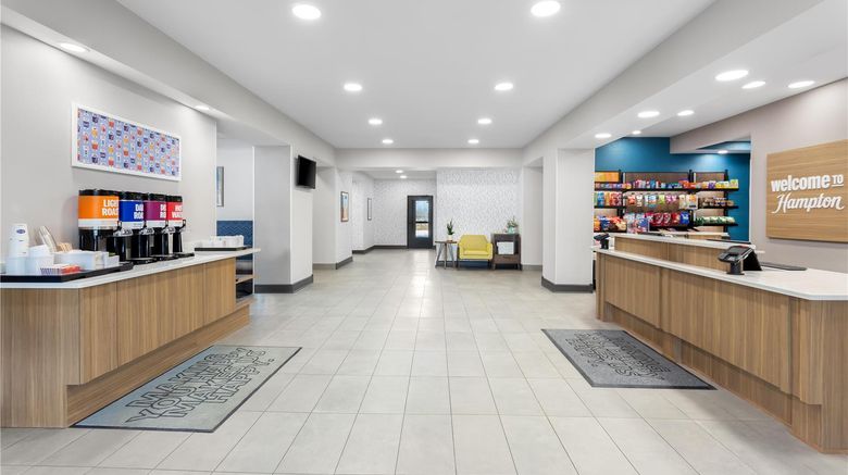 <b>Hampton Inn & Stes Deer Park Lobby</b>. Images powered by <a href="https://iceportal.shijigroup.com/" title="IcePortal" target="_blank">IcePortal</a>.