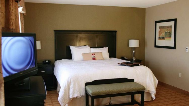 Hampton Inn & Suites St Charles Room