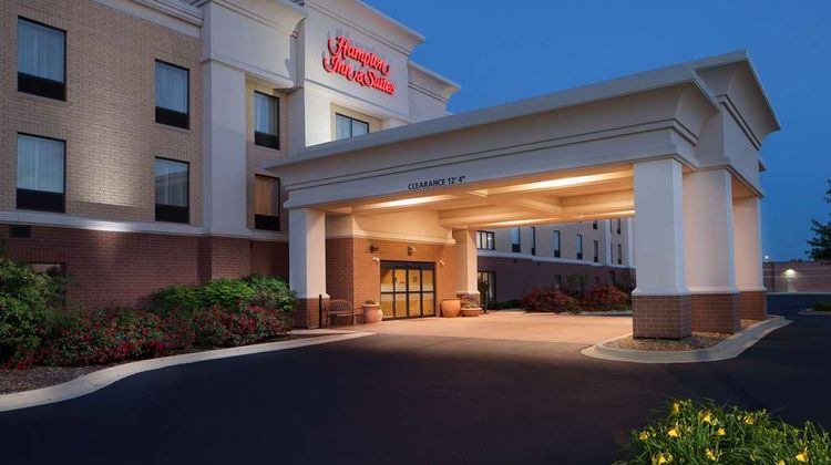 Hampton Inn & Suites St Charles Exterior