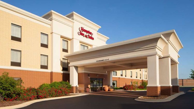 Hampton Inn & Suites St Charles Exterior