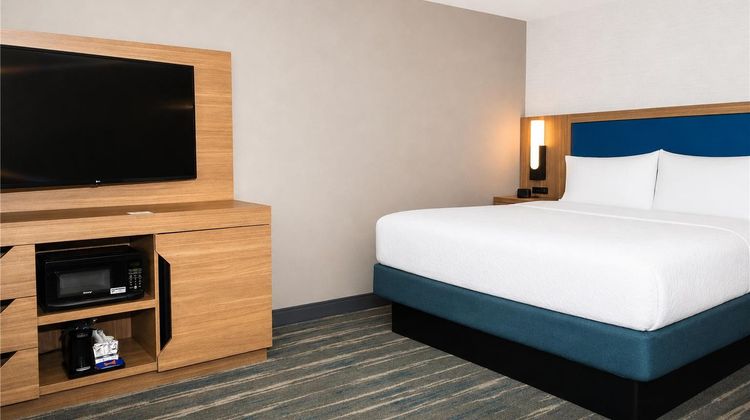 Hampton Inn & Suites St Charles Room