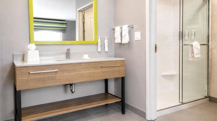 Hampton Inn & Suites St Charles Room