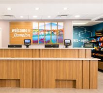 Hampton Inn & Suites St Charles Lobby