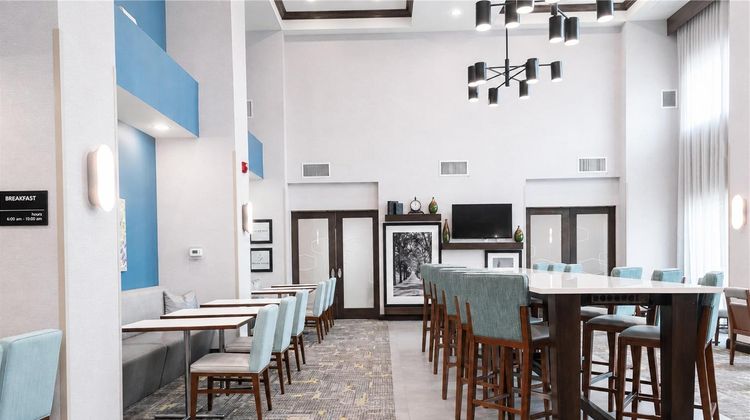 Hampton Inn & Suites St Charles Lobby