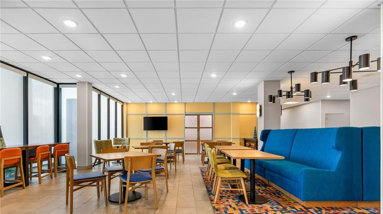 Hampton Inn Chicago/Gurnee Lobby