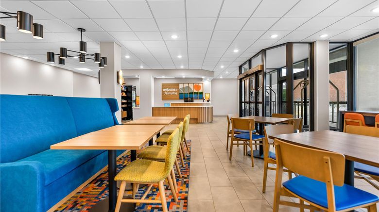 <b>Hampton Inn Chicago/Gurnee Restaurant</b>. Images powered by <a href="https://iceportal.shijigroup.com/" title="IcePortal" target="_blank">IcePortal</a>.