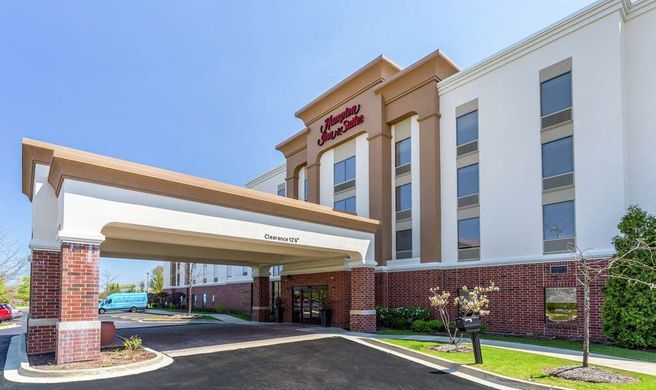 Hampton Inn & Suites Libertyville Exterior