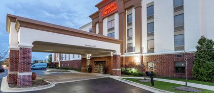 Hampton Inn & Suites Libertyville Exterior