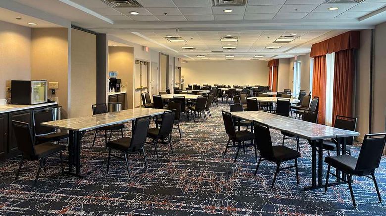<b>Hilton Garden Inn Oakbrook Terrace Meeting</b>. Images powered by <a href="https://iceportal.shijigroup.com/" title="IcePortal" target="_blank">IcePortal</a>.