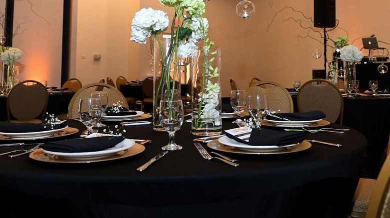 <b>Homewood Suites Orland Park Restaurant</b>. Images powered by <a href="https://iceportal.shijigroup.com/" title="IcePortal" target="_blank">IcePortal</a>.