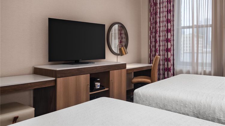 Hampton Inn Majestic Theatre District Room