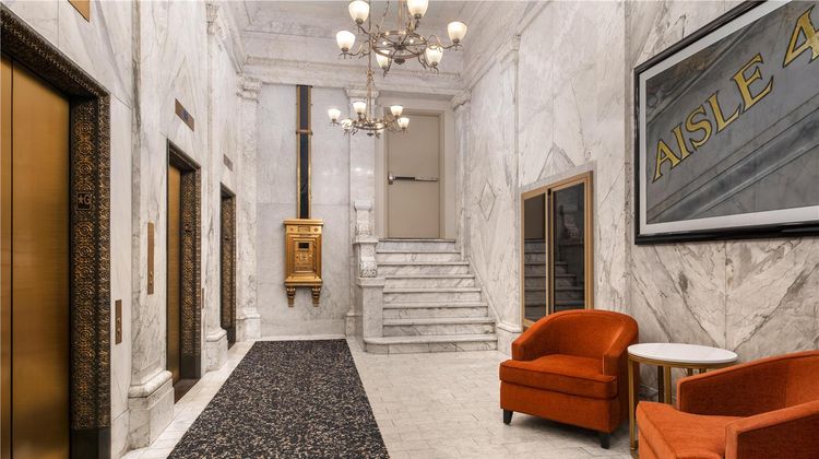 Hampton Inn Majestic Theatre District Lobby