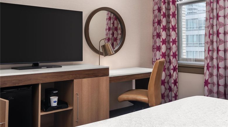 <b>Hampton Inn Majestic Theatre District Room</b>. Images powered by <a href="https://iceportal.shijigroup.com/" title="IcePortal" target="_blank">IcePortal</a>.