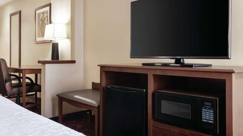 <b>Hampton Inn Chicago/Tinley Park Room</b>. Images powered by <a href="https://iceportal.shijigroup.com/" title="IcePortal" target="_blank">IcePortal</a>.