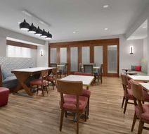 Hampton Inn Yorkville Lobby