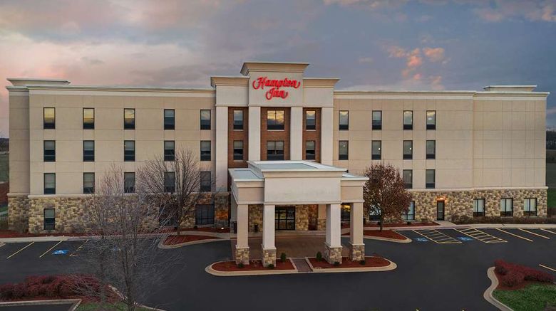 <b>Hampton Inn Yorkville Exterior</b>. Images powered by <a href="https://iceportal.shijigroup.com/" title="IcePortal" target="_blank">IcePortal</a>.