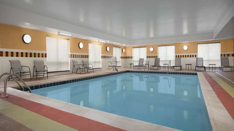 <b>Hampton Inn Yorkville Pool</b>. Images powered by <a href="https://iceportal.shijigroup.com/" title="IcePortal" target="_blank">IcePortal</a>.