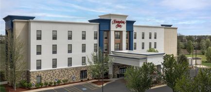 Hampton Inn Yorkville Exterior