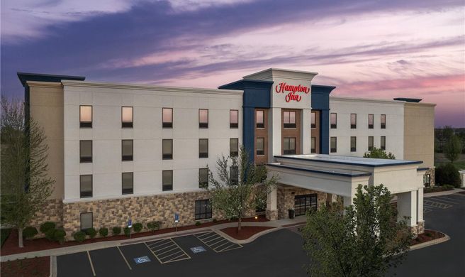 Hampton Inn Yorkville Exterior